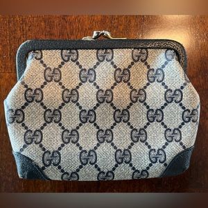 GUCCI Vintage Navy blue GG clutch/coin purse in well-loved/fair condition.